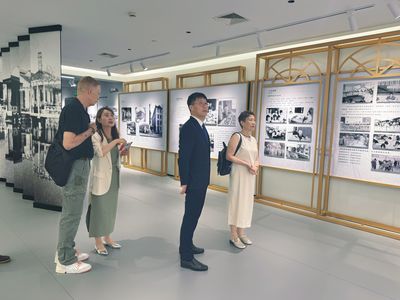 美国艺术与科学院院士杰尔姆布斯迈耶来校访问