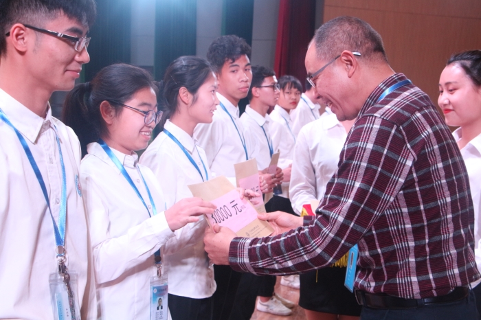 298b8a3ce303972eb14a20f92a735fa5.jpg 颁奖 (9)_副本.jpg