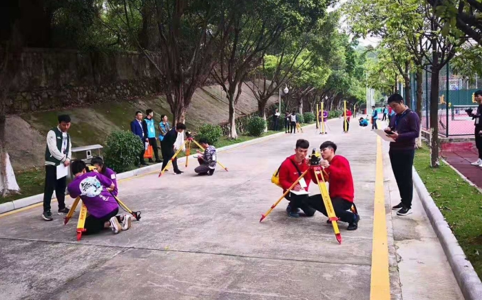 506a34a673a2db715c5c336bdc737f8d.jpg 007--二等水准测量比赛中3_副本.jpg