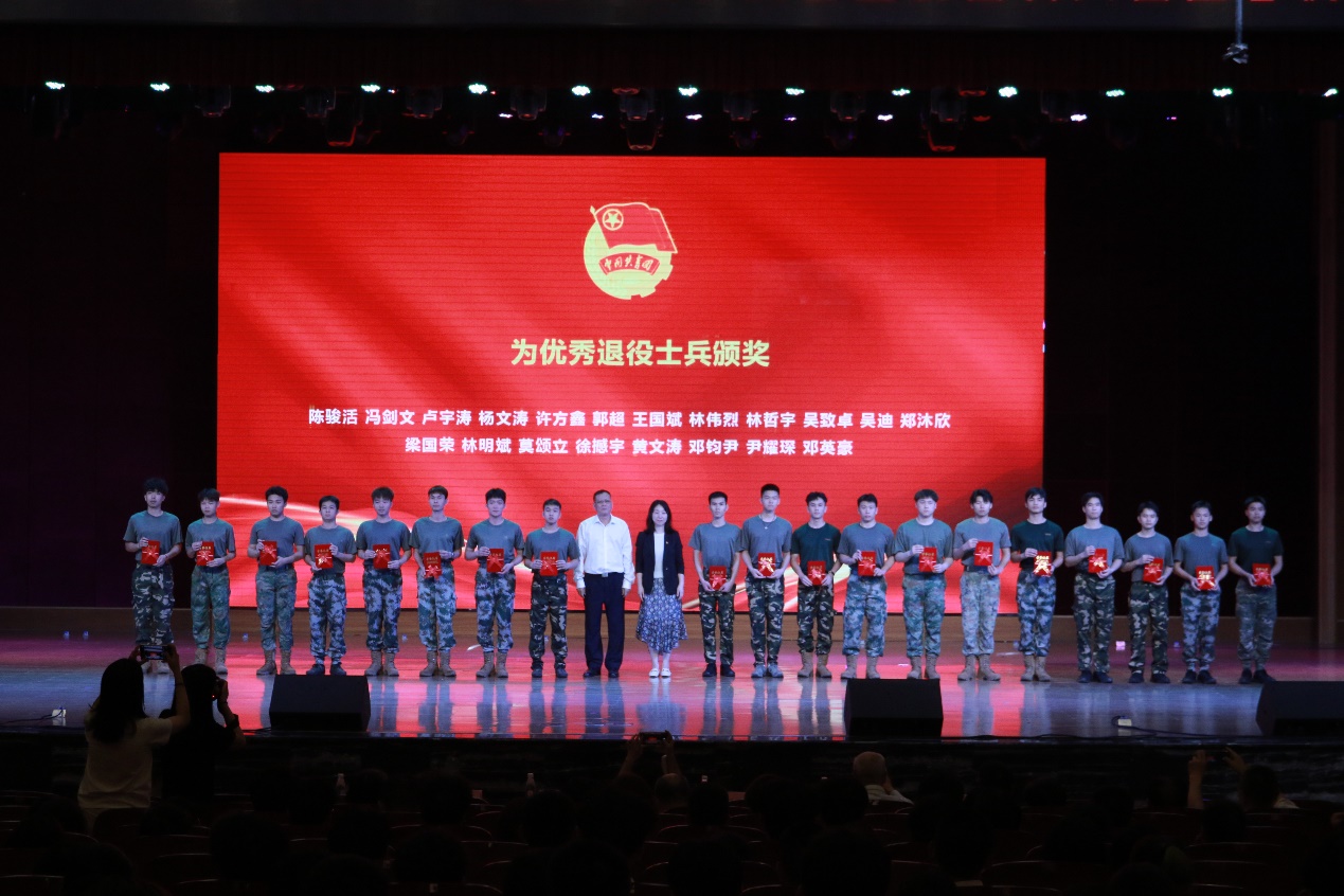 E:\2025年照片存档\20250514五四表彰大会-选\0Z6A7330.JPG