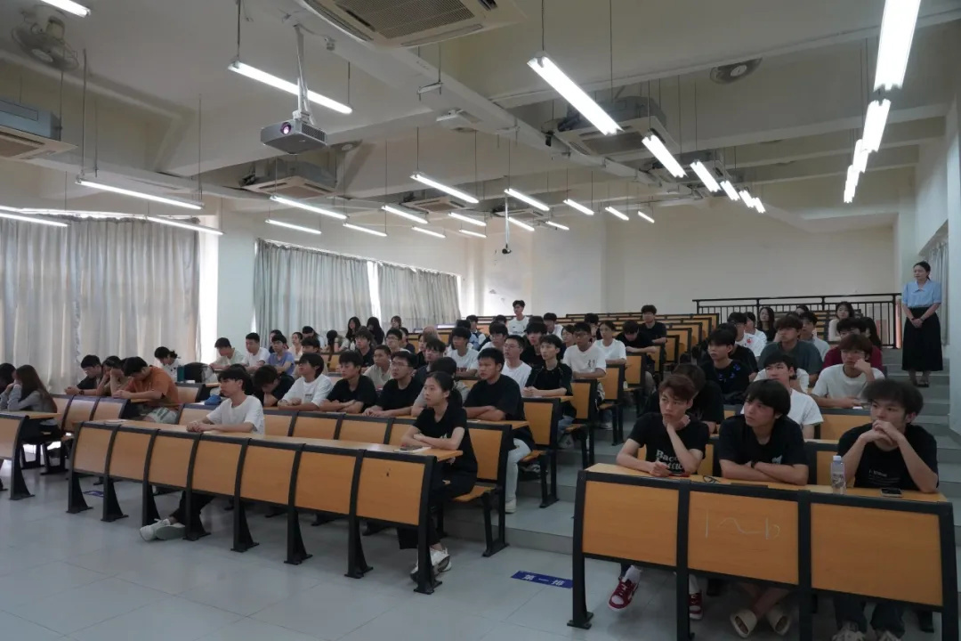 C:\Users\BGY\Desktop\学校党委组织师生收看九三阅兵直播\7.jpg